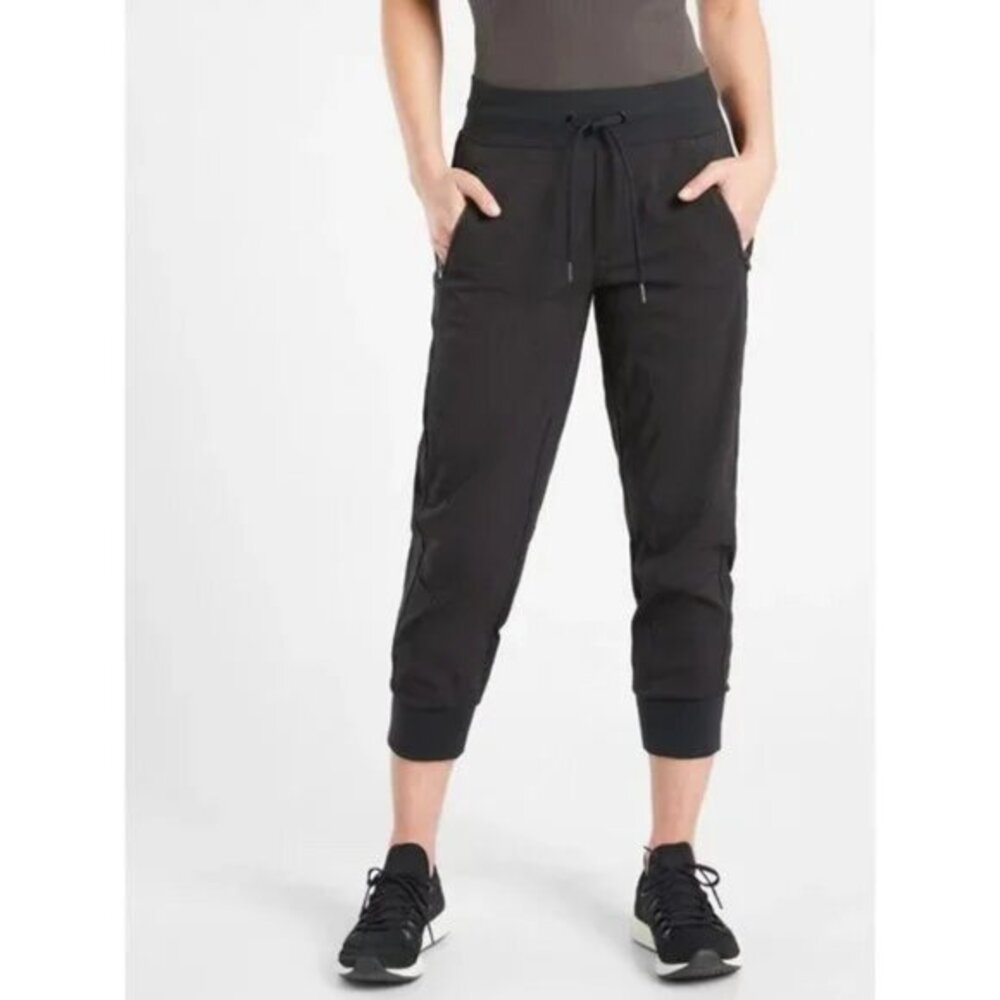 Athleta Trekkie North Crop 23" Jogger Pants in Black Athleisure Size 6 Petite
